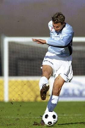 Fußball, Karriere von Zlatan Ibrahimovic - Anfänge bei Malmö FF Zlatan Ibrahimovic (Malmö) zieht ab Fußball Herren Allsvenskan 2001, 1. Schwedische Liga, Malmö FF Einzelbild Göteborg Dynamik,