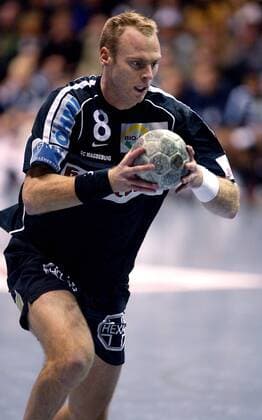 Olafur Stefansson (SCM) am Ball Handball EC 1 Herren Champions League 2002 2003, SC Magdeburg Gladiators, Vdig, Einzelbild Magdeburg