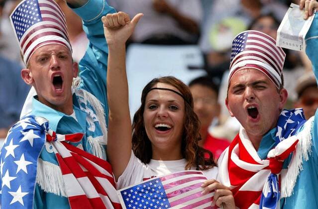 US-amerikanische Fans in Stars & Stripes Fußball WM Herren Weltmeisterschaft 2002, Nationalmannschaft, Nationalteam, Länderspiel, Achtelfinale Gruppe Jeonju Begeisterung  
