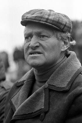 Trainer Hans Wendlandt (Ludwigshafen) skeptisch Fußball Herren Saison 1974 1975, SV Südwest Ludwigshafen, Vneg, Vsw Porträt Skepsis,
