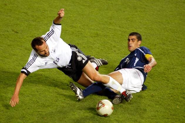 Jens Jeremies (Deutschland, li.) gegen Claudio Reyna (USA) Fußball WM Herren Weltmeisterschaft 2002, Länderspiel, Viertelfinale, Nationalmannschaft, Nationalteam, Nationaltrikot Gruppe Ulsan Dynamik, Kampf  