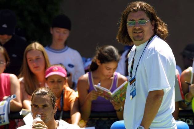 Trainer Peter Lundgren (Schweden, re.) und Roger Federer (Schweiz) Tennis Herren Australian Open 2002, ATP-Tour, Grand Slam, Gruppe Melbourne