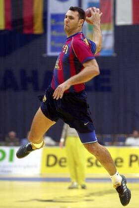 Jerome Fernandez (Barca) - Sprungwurf Handball EC 3 Herren EHF-Cup 2002 2003, Pokal, Europapokal, Europacup, Rückspiel, Achtelfinale, Vdig Einzelbild Essen Dynamik,