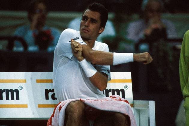 Ivan Lendl (USA) - Stretching beim Seitenwechsel Tennis Herren ATP-Tour 1991, Halle, Indoor, Hallentennis, Hallenturnier, Vdia Einzelbild