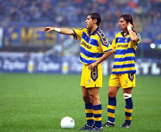 Diego Fuser (li.) und Dino Baggio (beide Parma) beim Freistoß Fußball Herren Serie A 1999 2000, 1. Italienische Liga, AC Parma, Gruppe Parma
