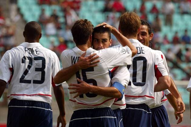 Torjubel USA v.li.: Pope, Wolff, Reyna, McBride, Mastroeni Fußball WM Herren Weltmeisterschaft 2002, Länderspiel, Achtelfinale, Nationalmannschaft, Nationalteam, Nationaltrikot, Gruppe WorldCupStadium Jeonju Freude,