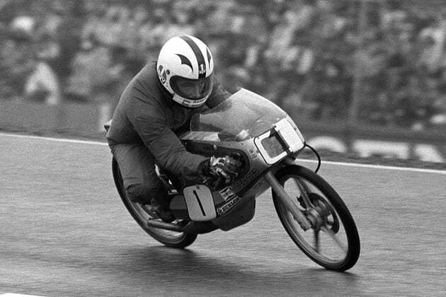Angel Nieto (Spanien) auf seiner Maschine Motorsport WM Herren Weltmeisterschaft 1977, Motorrad, Motorradrennen, Motorradrennsport, Motorradsport, Vneg, Vsw Einzelbild Hockenheimring Hockenheim