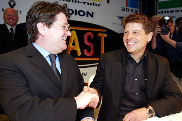 Neuzugang Jan Ullrich (re.) und Teameigner Günther Dahms (beide Team Coast Deutschland) Radsport Herren Straßenradsport 2003, Straße, Rad, Pressekonferenz, PK, Pressetermin Gruppe Essen