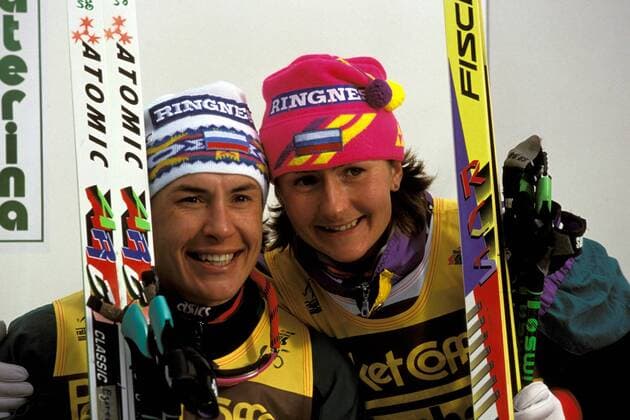Ljubov Egorova (li.) und Elena Vaelbe (beide Rußland) Nordischer Skilauf Damen Weltcup 1995 1996, Welt-Cup, Worldcup, World, WC, Ski Nordisch, Skisport, Skilanglauf Gruppe Valtellina