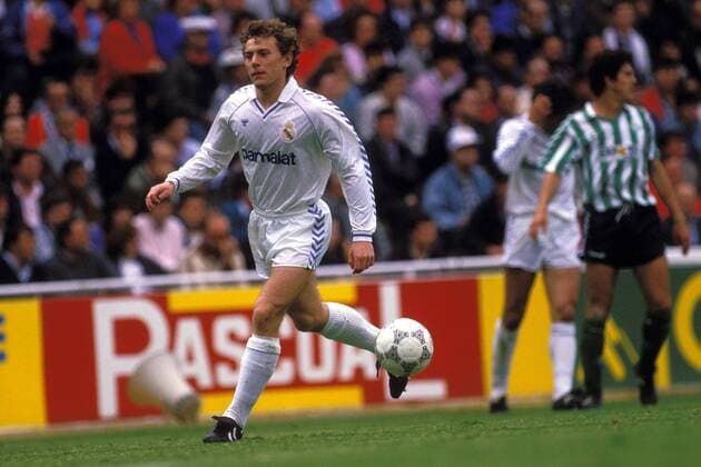 Emilio Butragueno (Real) am Ball Fußball Herren Primera Division 1988 1989, 1. Spanische Liga, Real Madrid Einzelbild Madrid Dynamik,