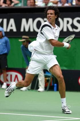 Younes ElAynaoui (Marokko) Tennis Herren Australian Open 2003, Grand Slam, ATP-Tour, Hartplatz, Hardcourt, Hartplatztennis, Hartplatzturnier Einzelbild Melbourne Dynamik