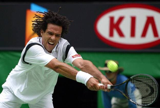 Younes ElAynaoui (Marokko) - beidhändige Vorhand Tennis Herren Australian Open 2003, Grand Slam, ATP-Tour, Hartplatz, Hardcourt, Hartplatztennis, Hartplatzturnier Einzelbild Melbourne Dynamik,