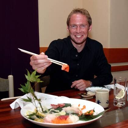Rainer Schüttler (Deutschland) in einem Sushi-Restaurant Tennis Herren Australian Open 2003, Grand Slam, ATP-Tour, Vdig, Kleidung, Outfit, privat, Reiner Einzelbild Melbourne