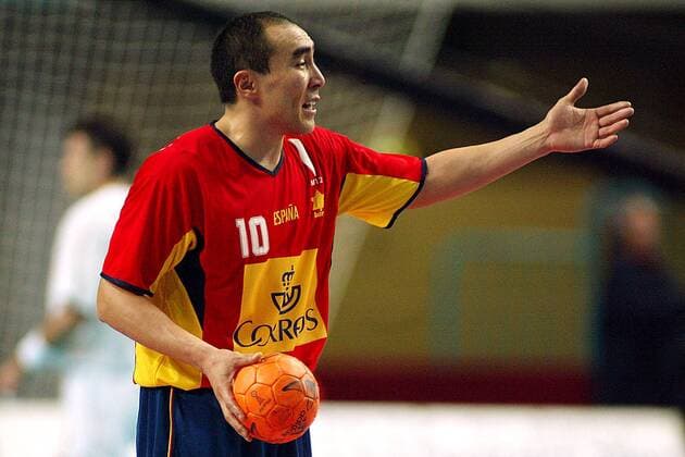 Talant Dujshebaev (Spanien) unzufrieden Handball WM Herren Weltmeisterschaft 2003, Länderspiel, Halbfinale, Nationalmannschaft, Nationalteam, Nationaltrikot, Einzelbild Lissabon