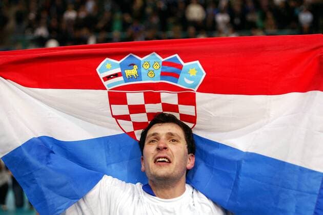 Petar Metlicic - Jubel mit der kroatischen Nationalfahne Handball WM Herren Weltmeisterschaft 2003, Länderspiel, Finale, Endspiel, Nationalmannschaft, Nationalteam, Fahne Einzelbild Lissabon Glück Freude, Begeisterung  