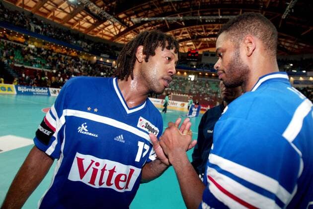 Jackson Richardson (li.) und Joel Abati (beide Frankreich) Handball WM Herren Weltmeisterschaft 2003, Länderspiel, Spiel um Platz 3, Nationalmannschaft, Nationalteam Gruppe Lissabon  