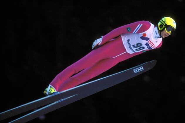 Matti Nykänen (Finnland) - Flugphase Skispringen Herren Vierschanzentournee 1988 1989, Vierschanzen-Tournee, Schanzentournee, Nordischer Skisport Einzelbild Innsbruck