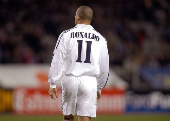 Ronaldo (Real) Fußball Herren Primera Division 2002 2003, 1. Spanische Liga, Barcelona - Real Madrid CF 2:2, Vdig Einzelbild Barcelona