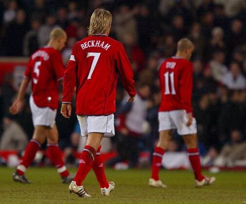 David Beckham (Mitte, England) - Abgang Fußball Länderspiel Herren Länderspiel 2003, Freundschaftsspiel, Nationalmannschaft, Nationalteam, Nationaltrikot, Einzelbild Upton Park London