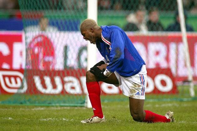 Djibril Cisse (Frankreich) wütend Fußball Länderspiel Herren Freundschaftsspiel 2003, Nationalmannschaft, Nationalteam, Nationaltrikot, Länderspiel, Testspiel Einzelbild Paris Wut,  