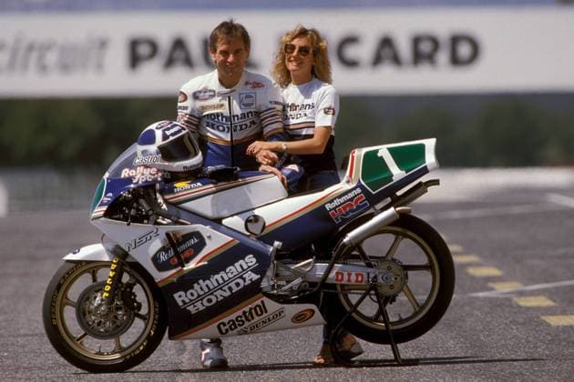 Toni Mang (Deutschland Honda) mit seiner Frau Motorsport WM Herren Weltmeisterschaft 1987, Motorrad, Motorradrennen, Motorradrennsport, Motorradsport, Vdia Gruppe Le Castellet