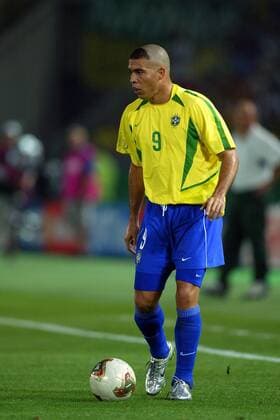 Ronaldo (Brasilien) am Ball Fußball WM Herren Weltmeisterschaft 2002, Finale, Endspiel, Länderspiel, Nationalmannschaft, Nationalteam Einzelbild International Stadium Yokohama
