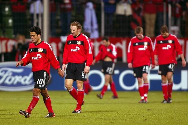 Yildiray Bastürk (li.) und Jan Simak (beide Leverkusen) - Abgang Fußball EC 1 Herren Champions League 2002 2003, Bayer 04 Leverkusen Gruppe Leverkusen Enttäuschung,