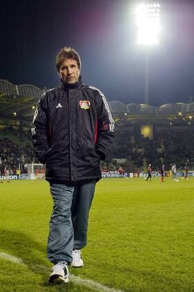 Trainer Thomas Hörster (Leverkusen) steht plötzlich im Rampenlicht Fußball EC 1 Herren Champions League 2002 2003, Bayer 04 Leverkusen Einzelbild Leverkusen