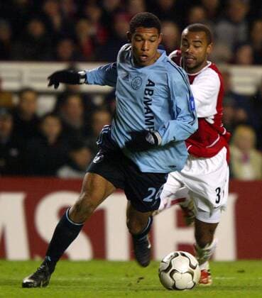 Nigel de Jong (vorn, Ajax) gegen Ashley Cole (Arsenal) Fußball EC 1 Herren Champions League 2002 2003, Arsenal London - Ajax Amsterdam 1:1 Gruppe London Dynamik,