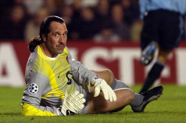 Torwart David Seaman (Arsenal) schaut enttäuscht zurück Fußball EC 1 Herren Champions League 2002 2003, Arsenal London Einzelbild London Enttäuschung,