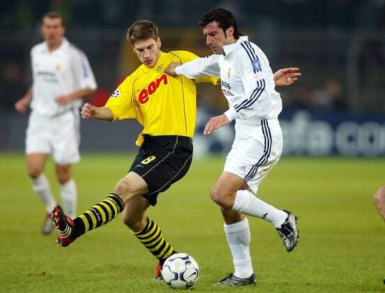 Luis Figo (re., Real) gegen Torsten Frings (BVB) Fußball EC 1 Herren Champions League 2002 2003, Borussia Dortmund - Real Madrid 1:1, Gruppe Westfalenstadion Dortmund Dynamik