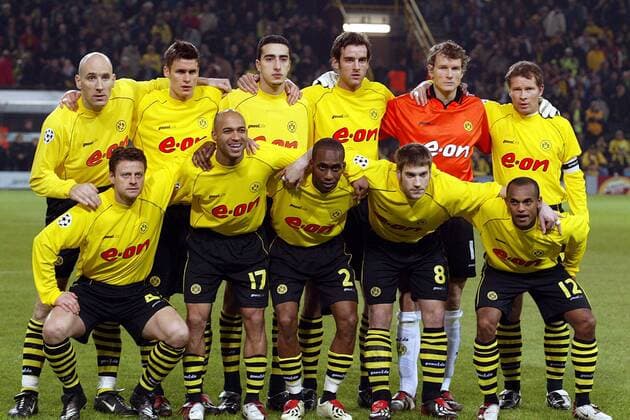 Mannschaftsfoto BVB hinten v.li.: Jan Koller, Sebastian Kehl, Ahmed Reda Madouni, Christoph Metzelder, Torwart Jens Lehmann, Stefan Reuter; vorn: Christian Wörns, Leonardo Dede, Evanilson, Torsten Frings, Ewerthon Fußball EC 1 Herren Champions League 2002 2003, Borussia Dortmund, Totale Westfalenstadion Dortmund