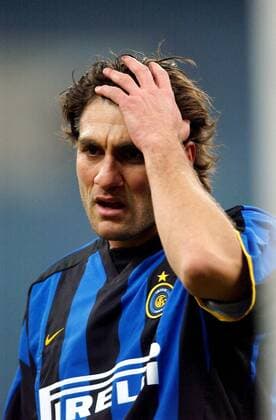 Christian Vieri (Inter) verzweifelt -  Fußball EC 1 Herren Champions League 2002 2003, Internazionale Mailand, Einzelbild Mailand Enttäuschung, Verzweiflung,