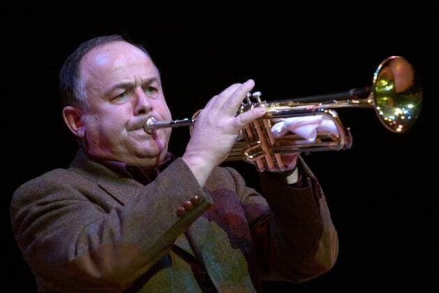 Wolfgang Behrendt, 85. Geburtstag am 14. Juni Hobbymusiker Wolfgang Behrendt (Deutschland) Boxen Herren Olympiagala 2003 Einzelbild Halle