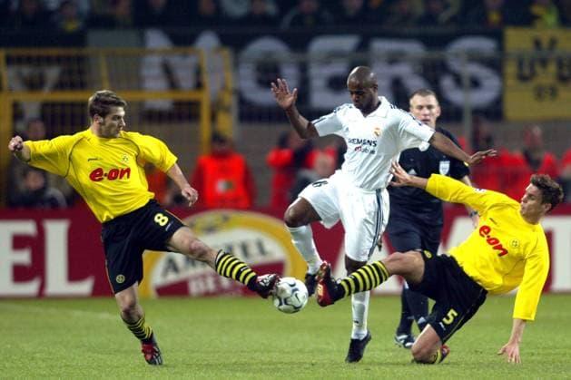 Flavio Conceicao (Mitte, Real) gegen Torsten Frings (li.) und Sebastian Kehl (beide BVB) Fußball EC 1 Herren Champions League 2002 2003, Borussia Dortmund - Real Madrid 1:1, Vdig Gruppe Dortmund Dynamik, Kampf,