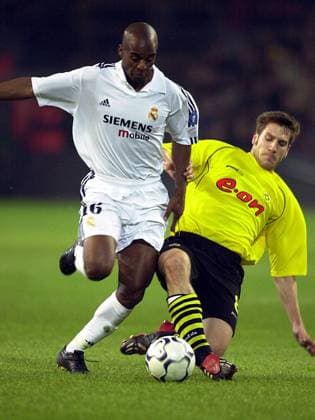 Flavio Conceicao (Real, li.) gegen Thorsten Frings (BVB) Fußball EC 1 Herren Champions League 2002 2003, Borussia Dortmund - Real Madrid 1:1, Vdig Gruppe Dortmund Dynamik,