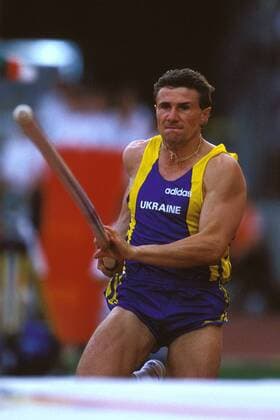 Sergej Bubka (Ukraine) - Anlauf Leichtathletik WM Herren Weltmeisterschaft 1993, Nationaltrikot, Einzelbild Stuttgart Dynamik,