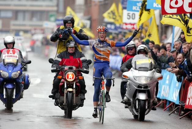 Roy Sentjens (Niederlande Rabobank) - Siegesjubel Radsport Herren Kuurne - Brüssel - Kuurne 2003, Radrennsport, Straßenradsport, Straßenradrennsport, Radrennen Totale TV, Begleitfahrzeug, Begleitfahrzeuge Freude, Begeisterung,
