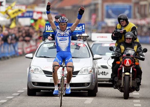 Johan Museeuw (Belgien Quick Step-Davitamon) - Siegesjubel Radsport Herren Omloop Het Volk 2003, Radrennsport, Straßenradsport, Straßenradrennsport, Radrennen Totale Lokeren Freude, Begeisterung,