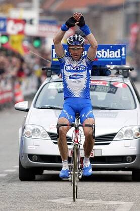Johan Museeuw (Belgien Quick Step-Davitamon) - Siegesjubel Radsport Herren Omloop Het Volk 2003, Radrennsport, Straßenradsport, Straßenradrennsport, Radrennen Einzelbild Lokeren Freude,