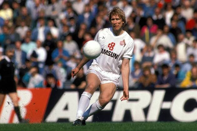 Uwe Rahn (Köln) am Ball Fußball 1. BL Herren Saison 1988 1989, 1. FC Köln Einzelbild Köln Dynamik,