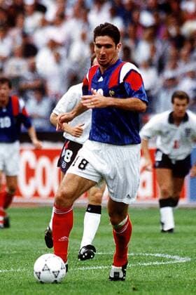 Eric Cantona (Frankreich) am Ball Fußball EM Herren Europameisterschaft 1992, Länderspiel, Gruppe 1, Gruppenspiel, Nationalmannschaft, Nationalteam Einzelbild Malmö Dynamik,