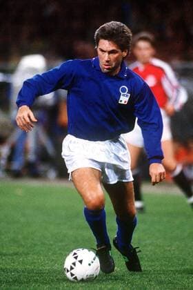 Carlo Ancelotti (Italien) am Ball Fußball Länderspiel Herren Europameisterschaftsqualifikation 1991, Qualifikation, Länderspiel, Nationalmannschaft, Nationalteam Einzelbild Genua Dynamik,