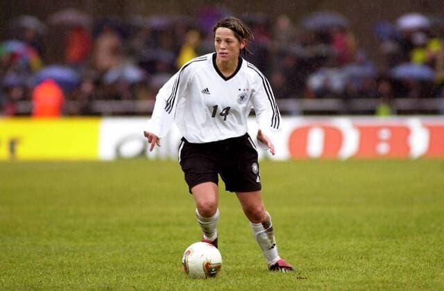 Bianca Rech (Deutschland) am Ball Fußball Länderspiel Damen Länderspiel 2003, Freundschaftsspiel, Frauen, Frauenfußball, Nationalmannschaft, Nationalteam, Einzelbild Arnsberg Dynamik,