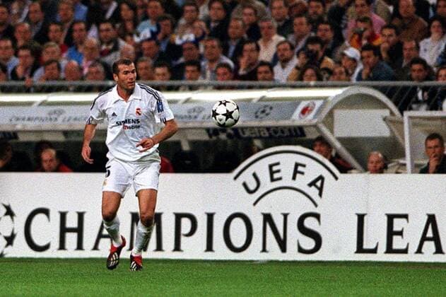 Zinedine Zidane (Real) am Ball Fußball EC 1 Herren Champions League 2002 2003, Real Madrid, Vdig Einzelbild Madrid