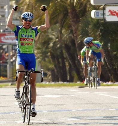 Etappensieger David Bernabeu (Spanien Milaneza) - Zieleinfahrt Radsport Herren 70. Paris - Nizza 2003, Radrennsport, Straßenradsport, Straßenradrennsport, Radrennen, 7. Etappe Einzelbild Nizza Begeisterung, Freude,  