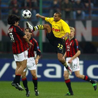 Marcio Amoroso (BVB, re.) gegen Gennaro Gattuso (Milan) Fußball EC 1 Herren Champions League 2002 2003, AC Milan - Borussia Dortmund 0:1, Vdig Gruppe Mailand Dynamik, Kampf, Höhe,