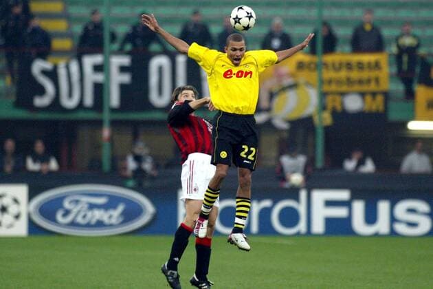 Marcio Amoroso (BVB, re.) gegen Dario Simic (Milan) Fußball EC 1 Herren Champions League 2002 2003, AC Mailand - . Borussia Dortmund 0:1 Gruppe Mailand Dynamik, Höhe, Kampf,