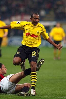 Ewerthon (BVB) wird von Nesta gestoppt (Milan) Fußball EC 1 Herren Champions League 2002 2003, AC Mailand - Borussia Dortmund 0:1 Gruppe Mailand Abwehr, Kampf,