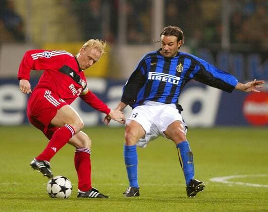 Carsten Ramelow (li., Leverkusen) gegen Cristiano Zanetti (Inter) Fußball EC 1 Herren Champions League 2002 2003, Bayer 04 Leverkusen - Internazionale Mailand 0:2, Vdig Gruppe Leverkusen Dynamik,